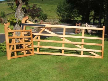 Gate